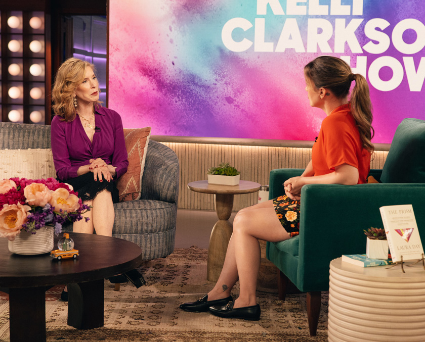 kelly-clarkson-rev-right-2